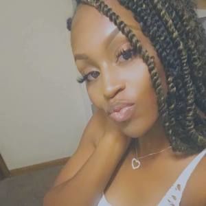 Meet your Posher, Dominique